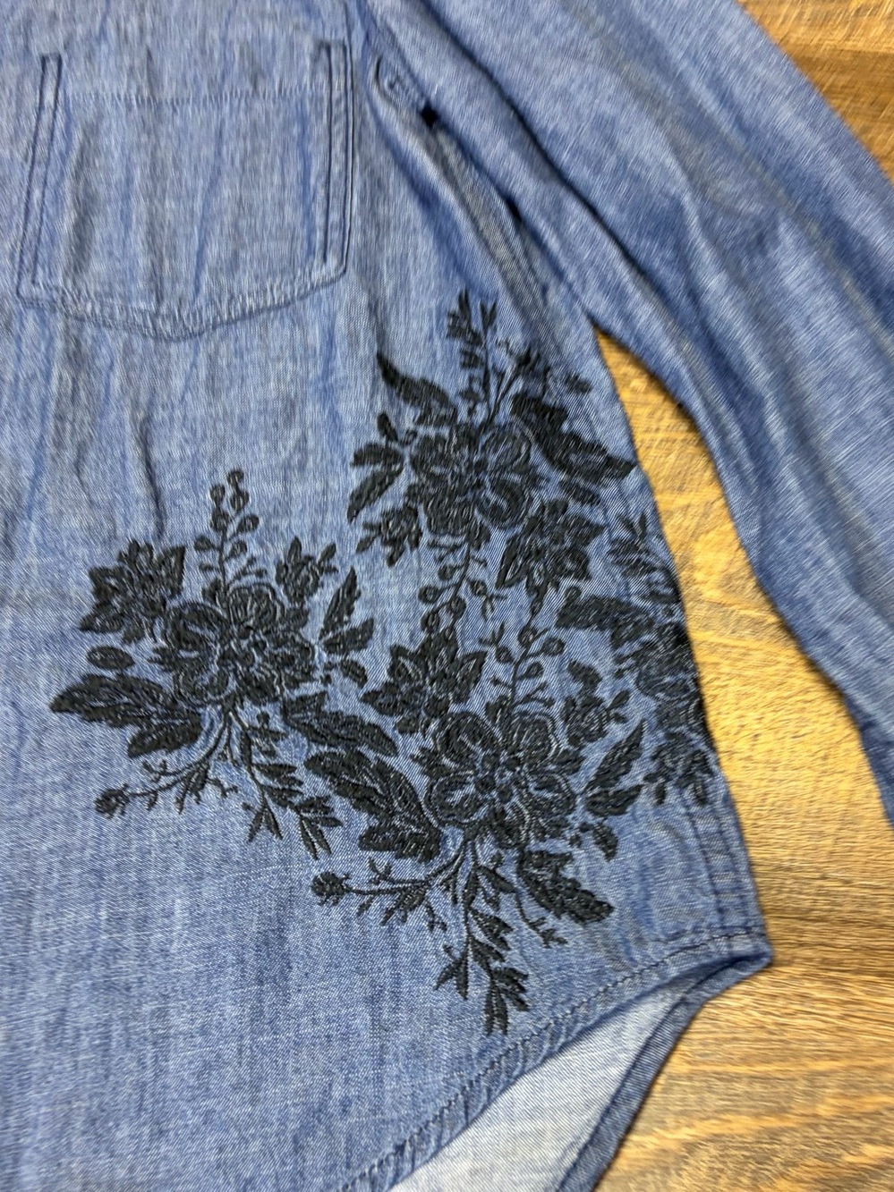 Sundance Lennon Denim Floral Embroidered Snap Shirt Womens Small Blue Chambray - Picture 3 of 12